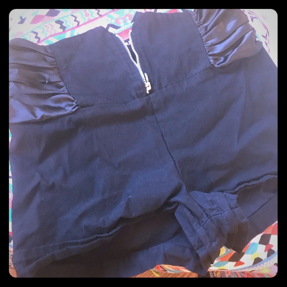Large Black Booty Shorts 😏💃🏻😘